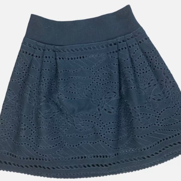 Pringle of Scotland size 6 Wool Eyelet Embroidery Pleated Skirt Silk Lining - Picture 1 of 6
